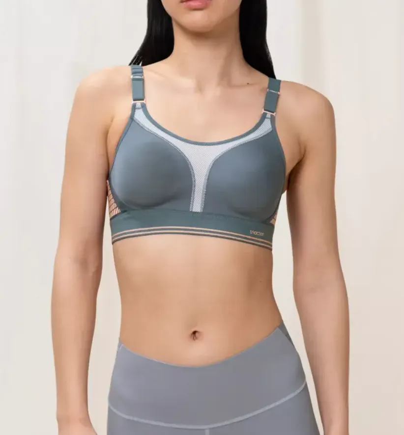 TRIUMPH <BR>
Unpadded Triaction Extreme Lite Sports Bra <BR>