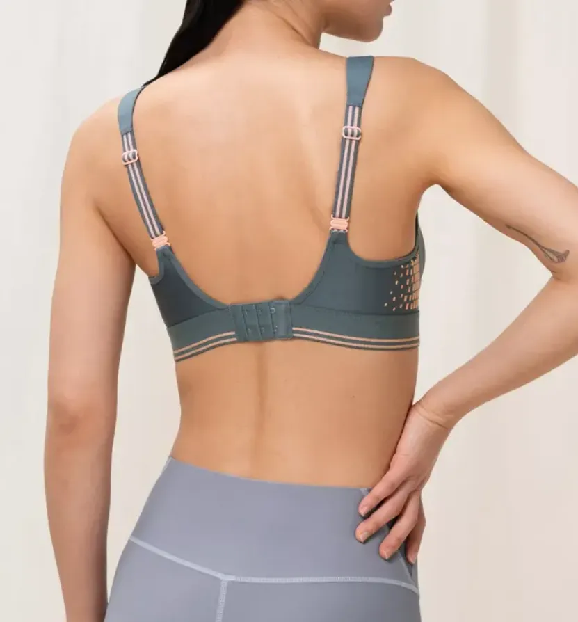 TRIUMPH <BR>
Unpadded Triaction Extreme Lite Sports Bra <BR>